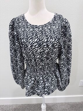 ODDY Black and White Smocked Peplum Long Sleeve Top